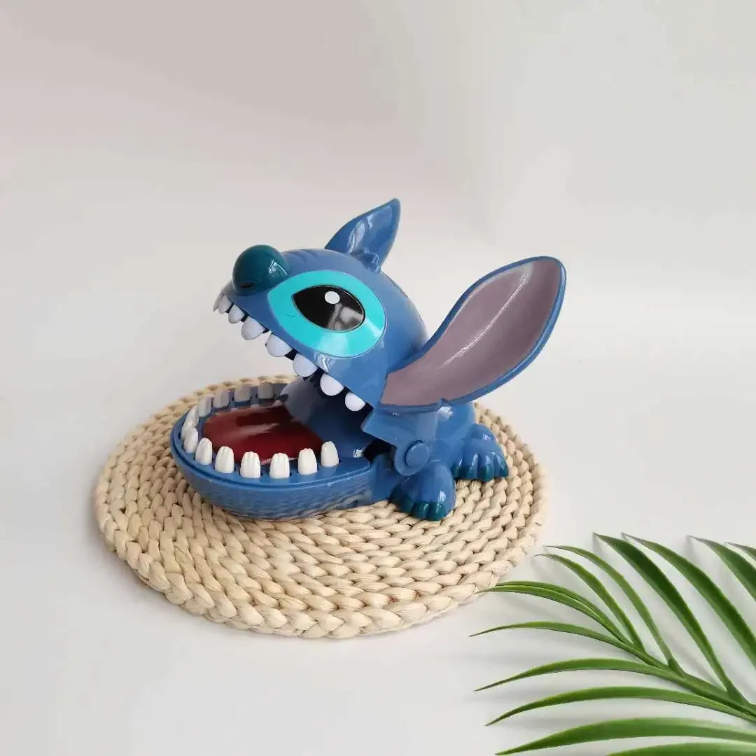 Brinquedo Divertido do Stitch: Quem Consegue Escapar da Mordida? 🦷💙