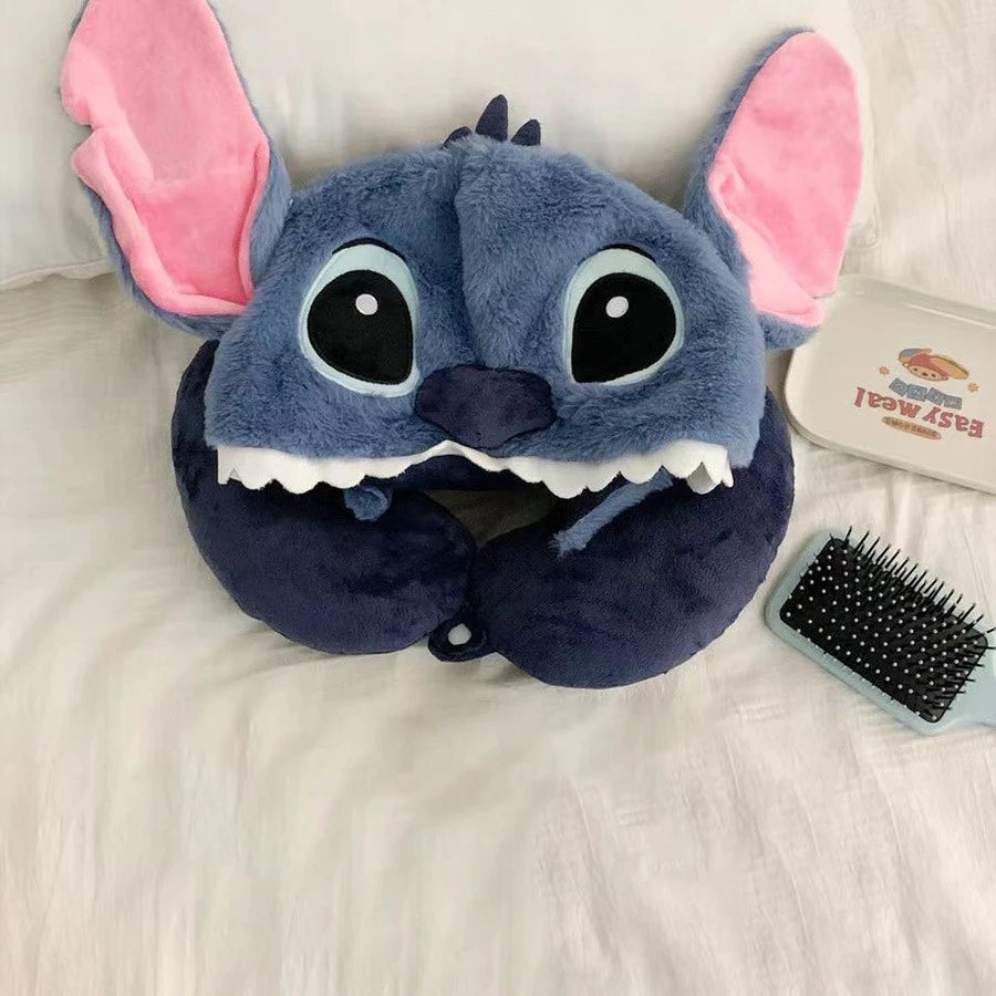 Almofada de Pescoço Stitch – Conforto Intergaláctico em Cada Viagem! 🚗✈️💙