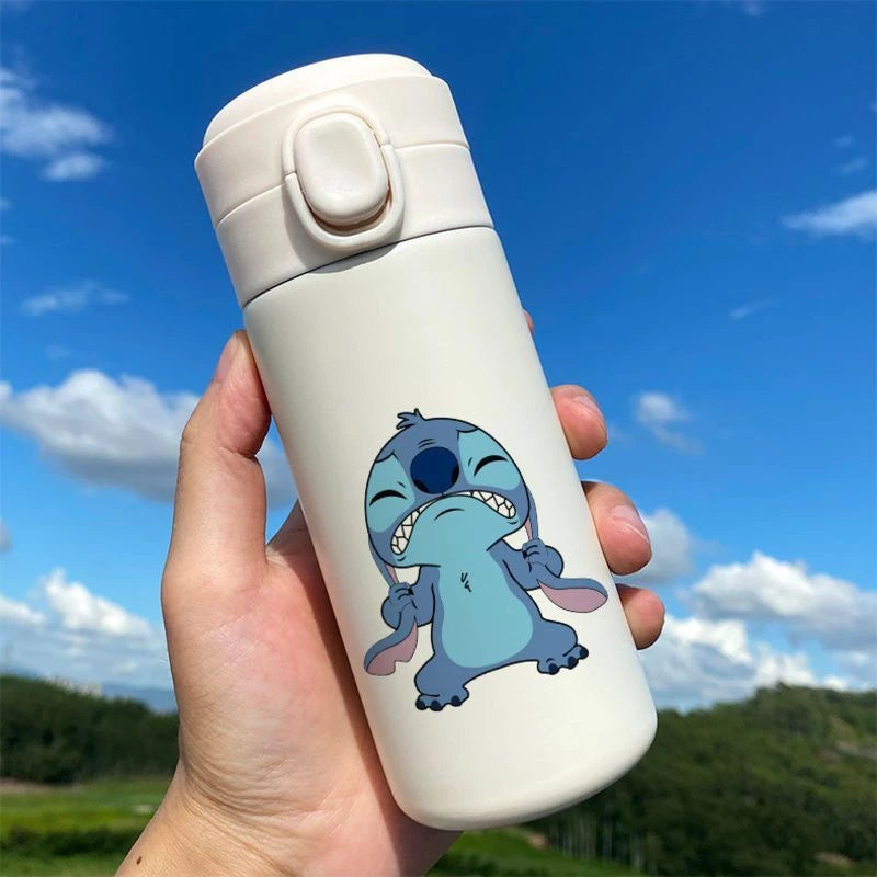 Garrafa Térmica Stitch e Angel – Mantenha Suas Bebidas na Temperatura Perfeita com Muita Fofura! 💙💜