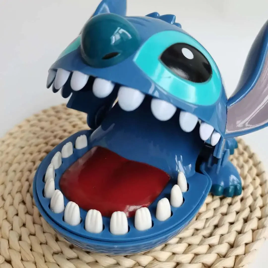 Brinquedo Divertido do Stitch: Quem Consegue Escapar da Mordida? 🦷💙