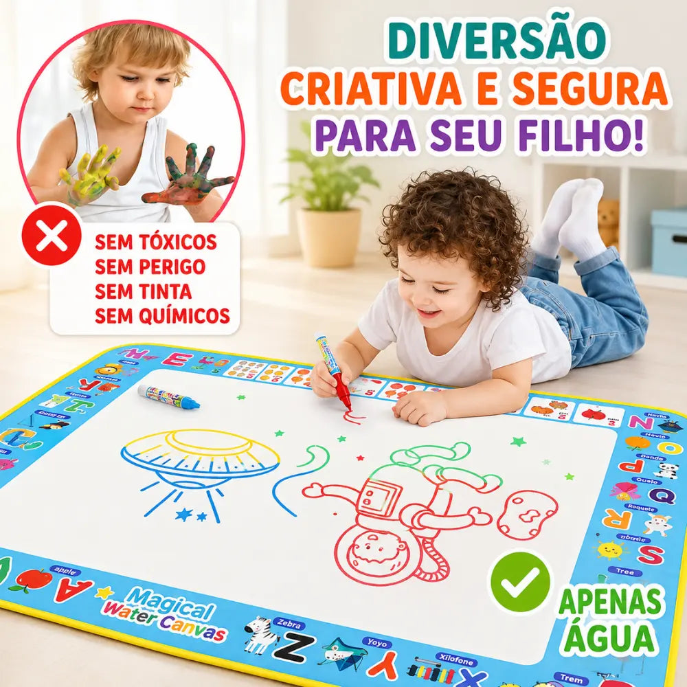 Criança desenhando no tapete mágico com caneta de água sem uso de tinta