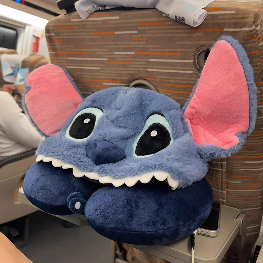 Almofada de Pescoço Stitch – Conforto Intergaláctico em Cada Viagem! 🚗✈️💙