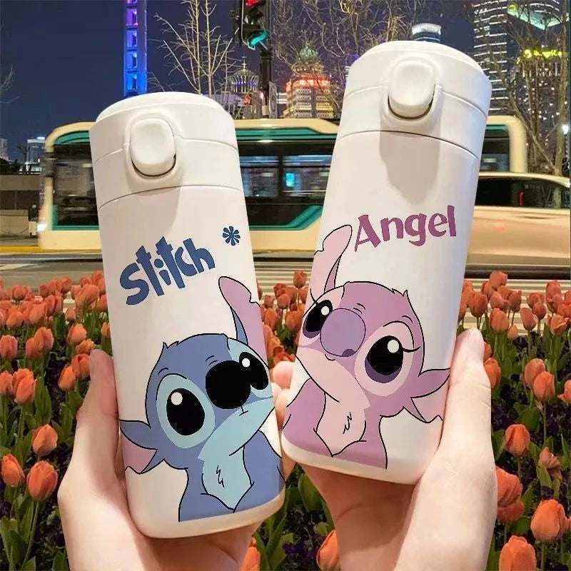 Garrafa Térmica Stitch e Angel – Mantenha Suas Bebidas na Temperatura Perfeita com Muita Fofura! 💙💜