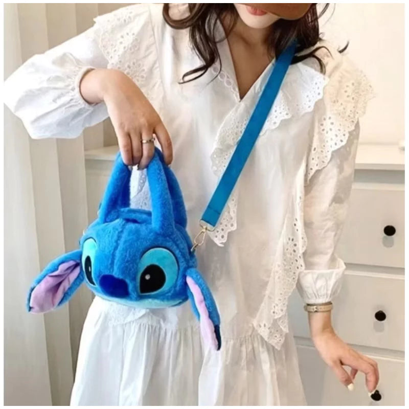 Bolsa Stitch de Pelúcia: Fo-fu-ra em Forma de Acessório! 💙✨