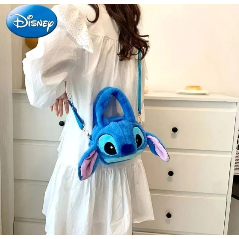 Bolsa Stitch de Pelúcia: Fo-fu-ra em Forma de Acessório! 💙✨