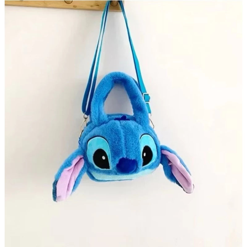 Bolsa Stitch de Pelúcia: Fo-fu-ra em Forma de Acessório! 💙✨